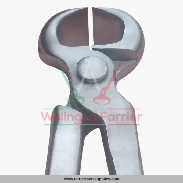 one_handed_foal_nipper_1